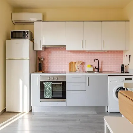 Cozy In Center * לרנקה